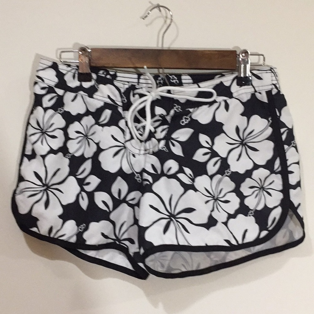 🔴Old Navy women’s swim shorts size small